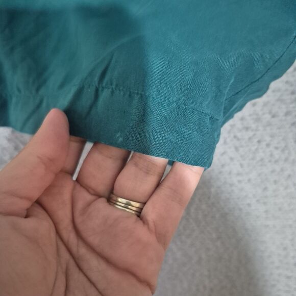 GO SILK Women's 100% Silk Green Pleated Shorts 40 Medium - Picture 3 of 9